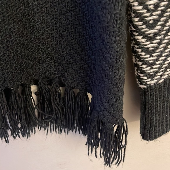 John + Jenn Small Chunky Knit Sweater Black and White Fringe - Picture 10 of 16